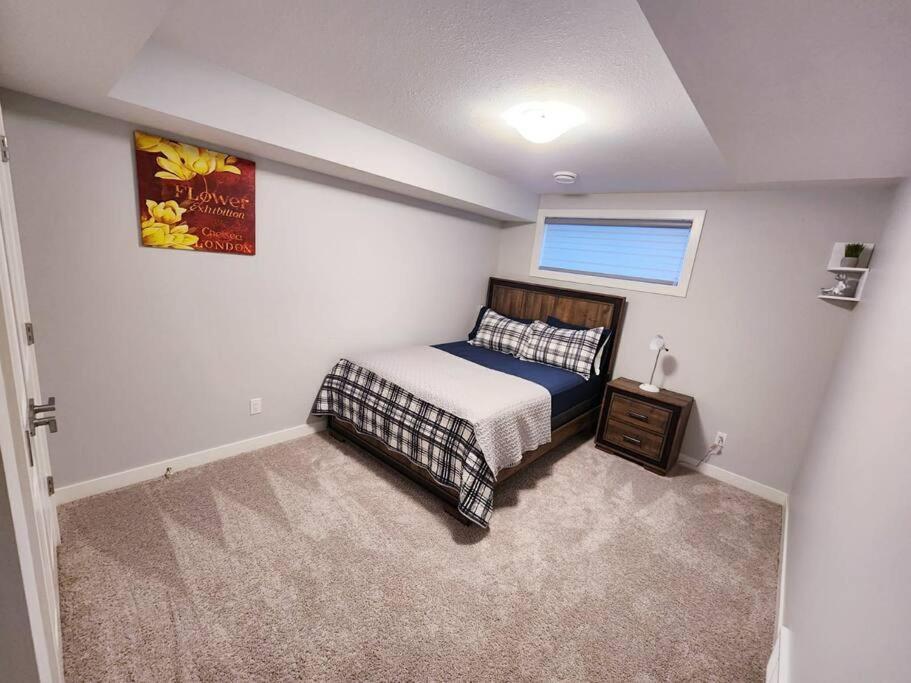 Deluxe 2 Bedroom Suite With*Netflix/Cable/Prime Edmonton Exterior photo