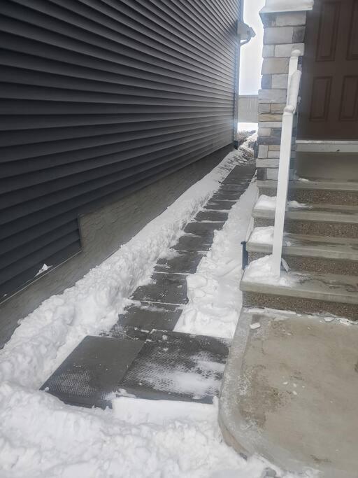 Deluxe 2 Bedroom Suite With*Netflix/Cable/Prime Edmonton Exterior photo
